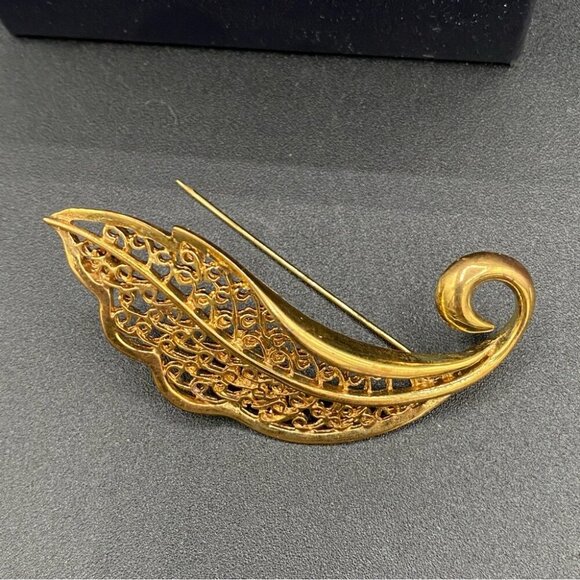Vintage Anne Klein II Gold Plated Filigree Leaf Brooch - Picture 8 of 11